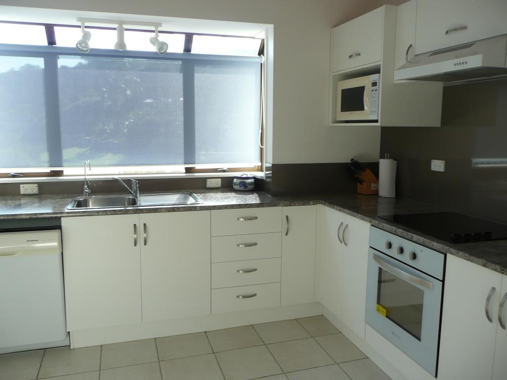 By The Bay Beachfront Apartments Mangonui Exterior foto