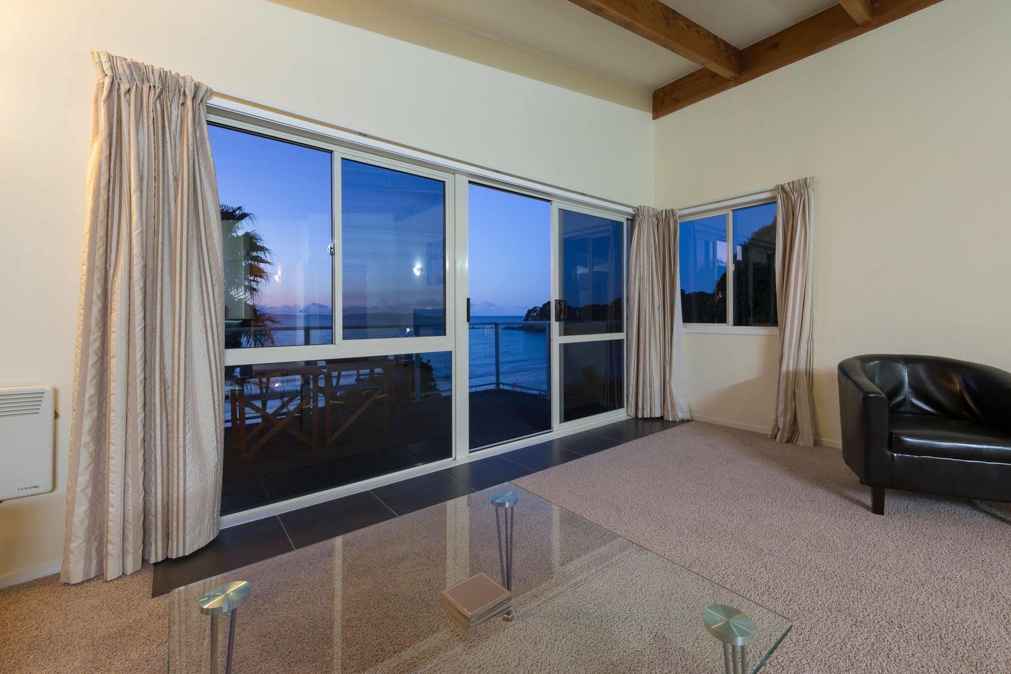 By The Bay Beachfront Apartments Mangonui Exterior foto