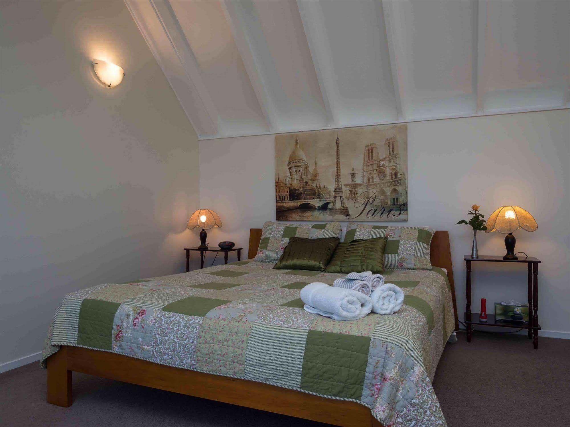 By The Bay Beachfront Apartments Mangonui Exterior foto