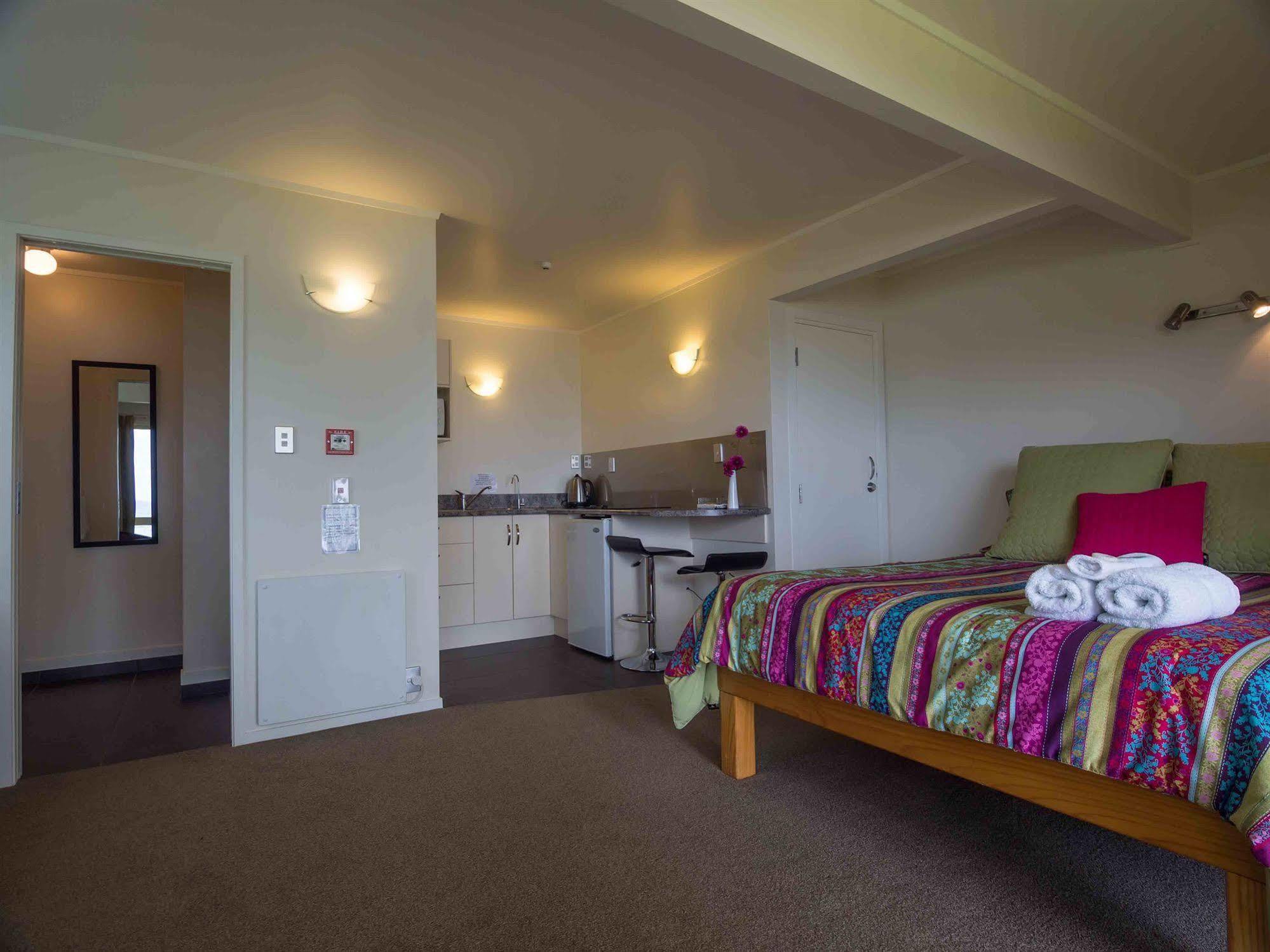 By The Bay Beachfront Apartments Mangonui Exterior foto