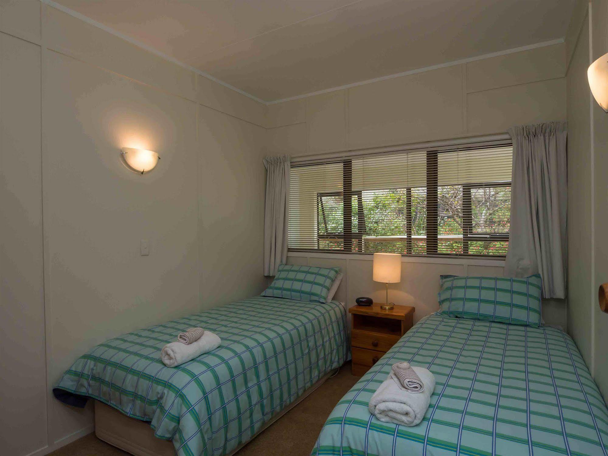 By The Bay Beachfront Apartments Mangonui Exterior foto